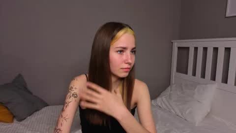 Snapshot of _little_butterfly_ chatting on October 23, 5:14 pm Emma online show from October 23, 5:14 pm