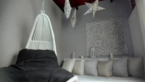 Snapshot of _luna_dupont_ chatting on February 2, 2:34 pm  Luna  online show from February 2, 2:34 pm