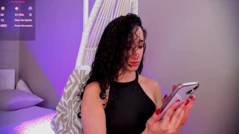 Snapshot of _luna_dupont_ chatting on February 10, 5:52 pm  Luna  online show from February 10, 5:52 pm