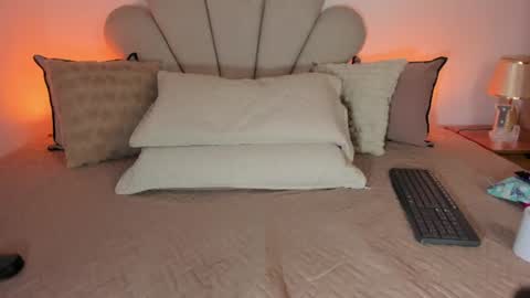 _luuciana_ online show from July 24, 4:53 am