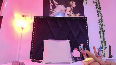 _marcela__ online show from February 8, 1:36 pm