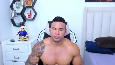 Snapshot of _matthew_santos_ chatting on January 30, 2:27 am _matthew_santos_ online show from January 30, 2:27 am