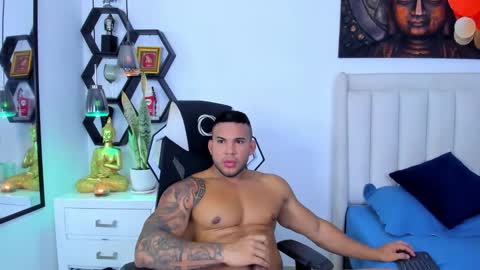 Snapshot of _matthew_santos_ chatting on October 11, 12:15 am _matthew_santos_ online show from October 11, 12:15 am