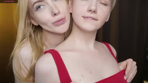 Elva and Kate  online show from May 7, 6:31 am