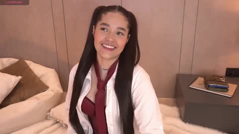 Snapshot of _meghan_gomez1_ chatting on December 6, 2:11 pm     online show from December 6, 2:11 pm