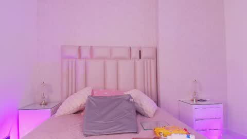 Mia  online show from March 6, 12:04 pm