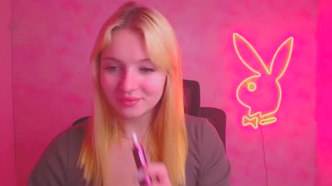 Melanie online show from November 17, 1:03 pm