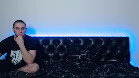 mikey and mia online show from October 11, 7:06 pm