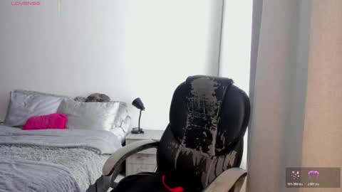 _miss_coco_ online show from April 10, 2:11 pm