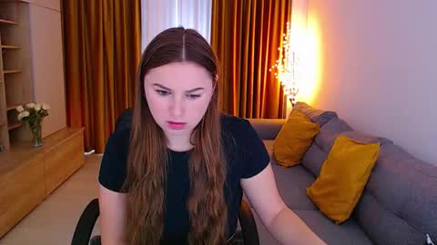 Mia online show from March 10, 10:30 am