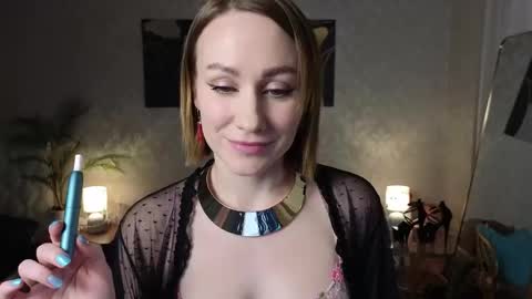 Snapshot of _missveronica_ chatting on October 22, 11:12 am Veronica Ross online show from October 22, 11:12 am