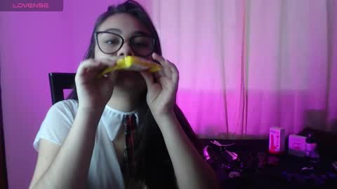 _moon_rosee online show from March 18, 2:23 pm