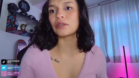 Mai   MODEL INDEPENT  online show from January 6, 10:15 pm