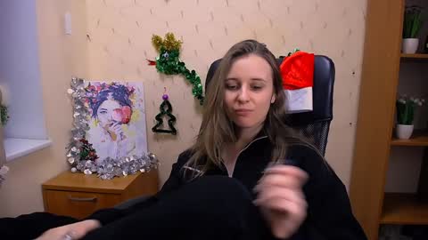 Snapshot of _nicole_new chatting on December 11, 3:15 pm Nica online show from December 11, 3:15 pm