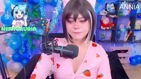 niiky online show from December 22, 4:47 pm