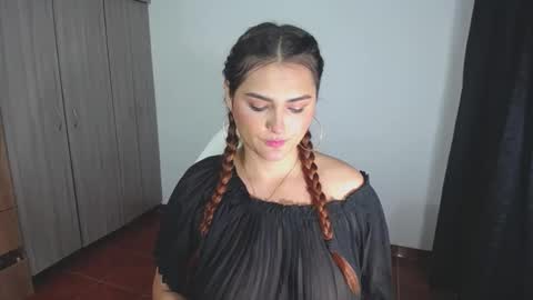 Snapshot of _ninahot chatting on December 29, 3:33 am Nina  online show from December 29, 3:33 am