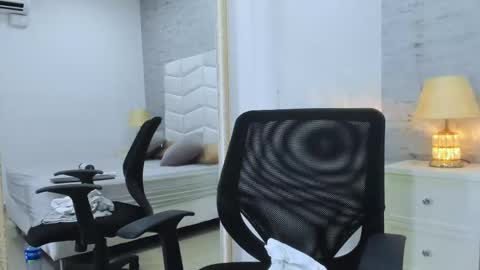 Noah Heyden online show from January 24, 4:39 pm