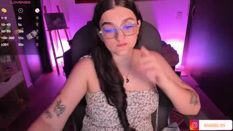 Snapshot of _peach__ chatting on January 19, 1:43 am violeta ig  online show from January 19, 1:43 am