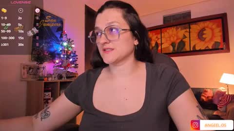 Snapshot of _peach__ chatting on December 28, 4:30 am violeta ig  online show from December 28, 4:30 am