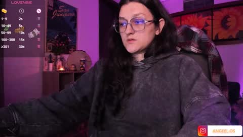 Snapshot of _peach__ chatting on January 12, 5:45 am violeta ig  online show from January 12, 5:45 am