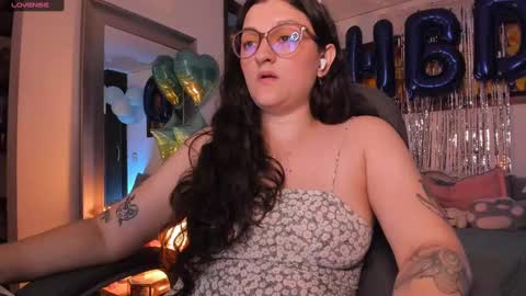 Snapshot of _peach__ chatting on March 9, 6:50 am violeta ig  online show from March 9, 6:50 am