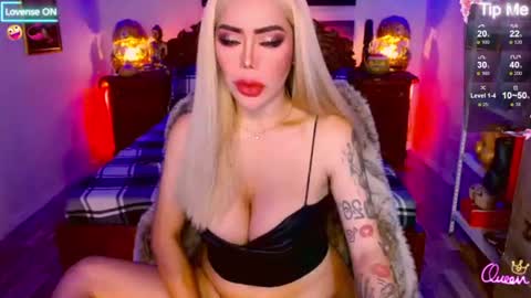 Hi my name is selinaim glad to meet everyone here  online show from June 27, 6:41 am