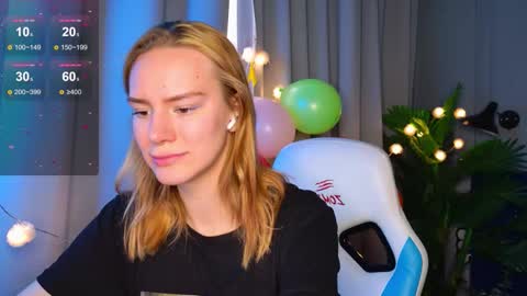 Snapshot of _ramona__ chatting on October 3, 6:43 am im Amy online show from October 3, 6:43 am