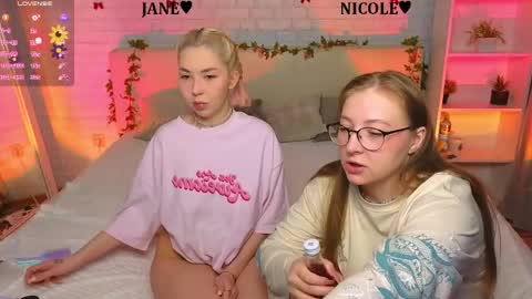 Merlizz Eva Jane Mila Nicole  left to right  online show from April 13, 8:24 pm