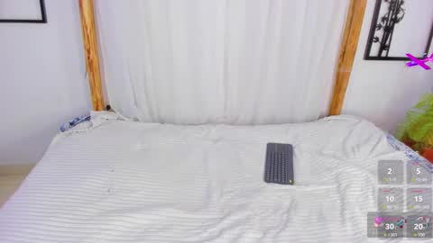 Moon online show from November 12, 9:50 pm