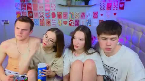Snapshot of _reverse_gang_ chatting on March 4, 9:22 pm LISSAPVT IS OPEN online show from March 4, 9:22 pm