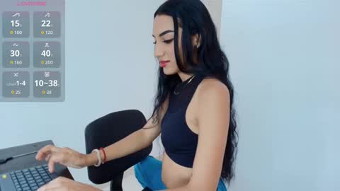 SAMARA SMITH  online show from November 25, 3:55 pm