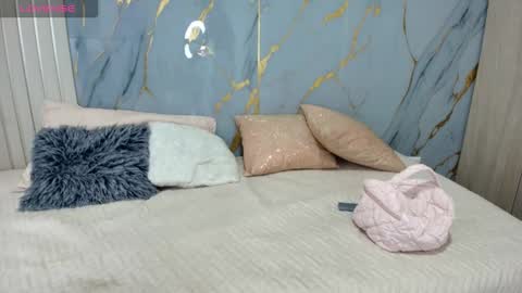 SAMARA SMITH  online show from December 4, 11:32 am