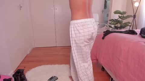 Sandyy online show from March 12, 1:14 am