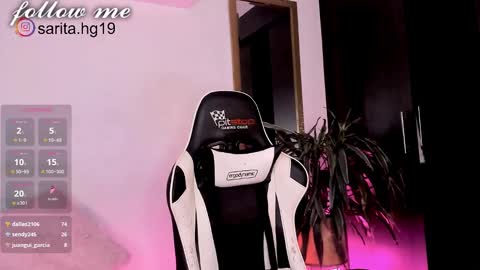 Snapshot of _sara_hernandez chatting on February 3, 10:25 am Sara  intagram online show from February 3, 10:25 am