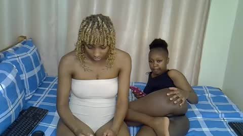 Snapshot of _sweetums chatting on October 3, 12:42 am Rosy Steph online show from October 3, 12:42 am