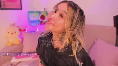 _tammarra_ online show from May 11, 9:23 pm