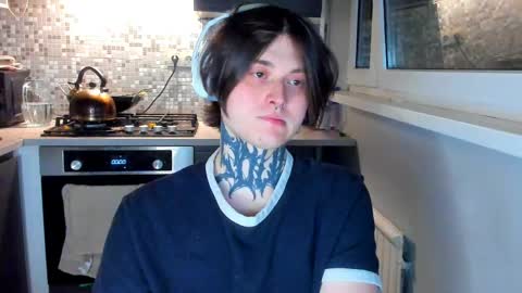 _torfin_ online show from April 27, 11:13 pm