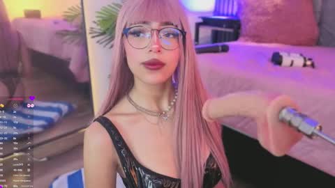 _viollettenoir_ online show from May 28, 9:57 pm