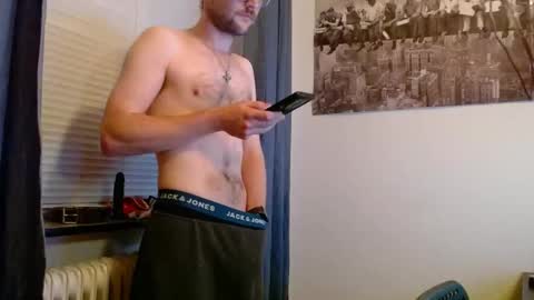 _whoisthatguy_ online show from October 21, 5:27 pm