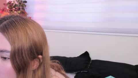 Zoe  online show from June 14, 2:30 pm