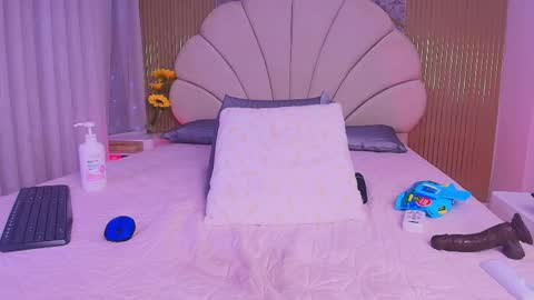 Aisha online show from June 4, 2:34 pm