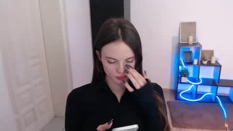 a_ariella_ online show from January 10, 3:28 pm