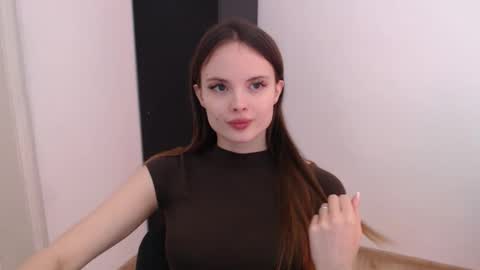 a_ariella_ online show from September 28, 12:25 pm