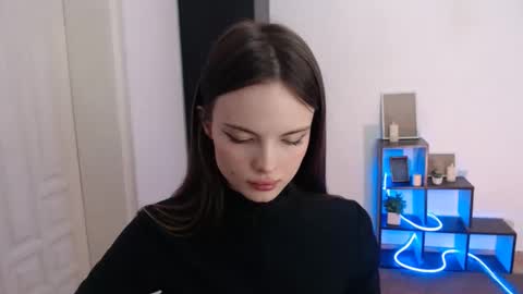 a_ariella_ online show from January 13, 2:58 pm