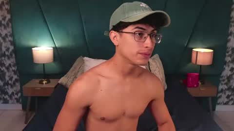 Aaron Ezequiel online show from June 20, 1:50 pm