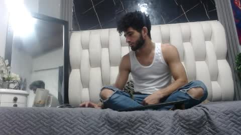 aaron_jones_1 online show from May 30, 9:19 am