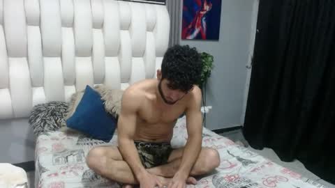 aaron_jones_1 online show from May 23, 4:41 am