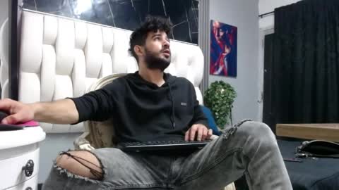 aaron_jones_1 online show from April 22, 4:41 am