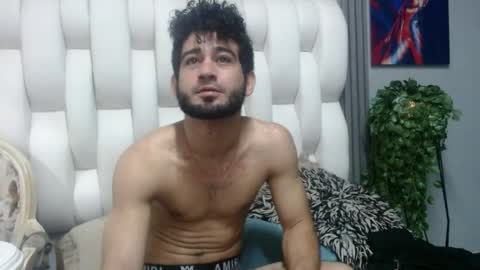 aaron_jones_1 online show from May 29, 7:39 am