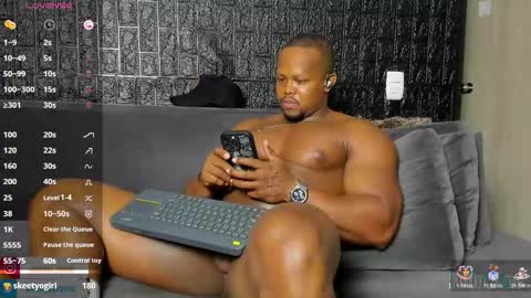 Aaron online show from October 30, 12:33 am